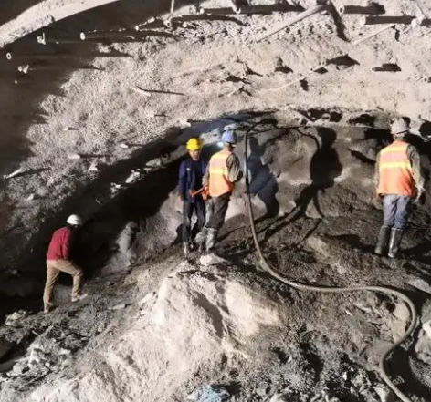 长寿拱顶带模注浆料的施工流程及注意事项